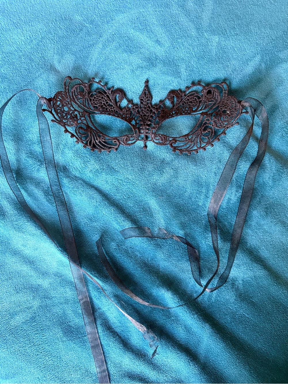 Lace Filigree Masquerade Mask - Black